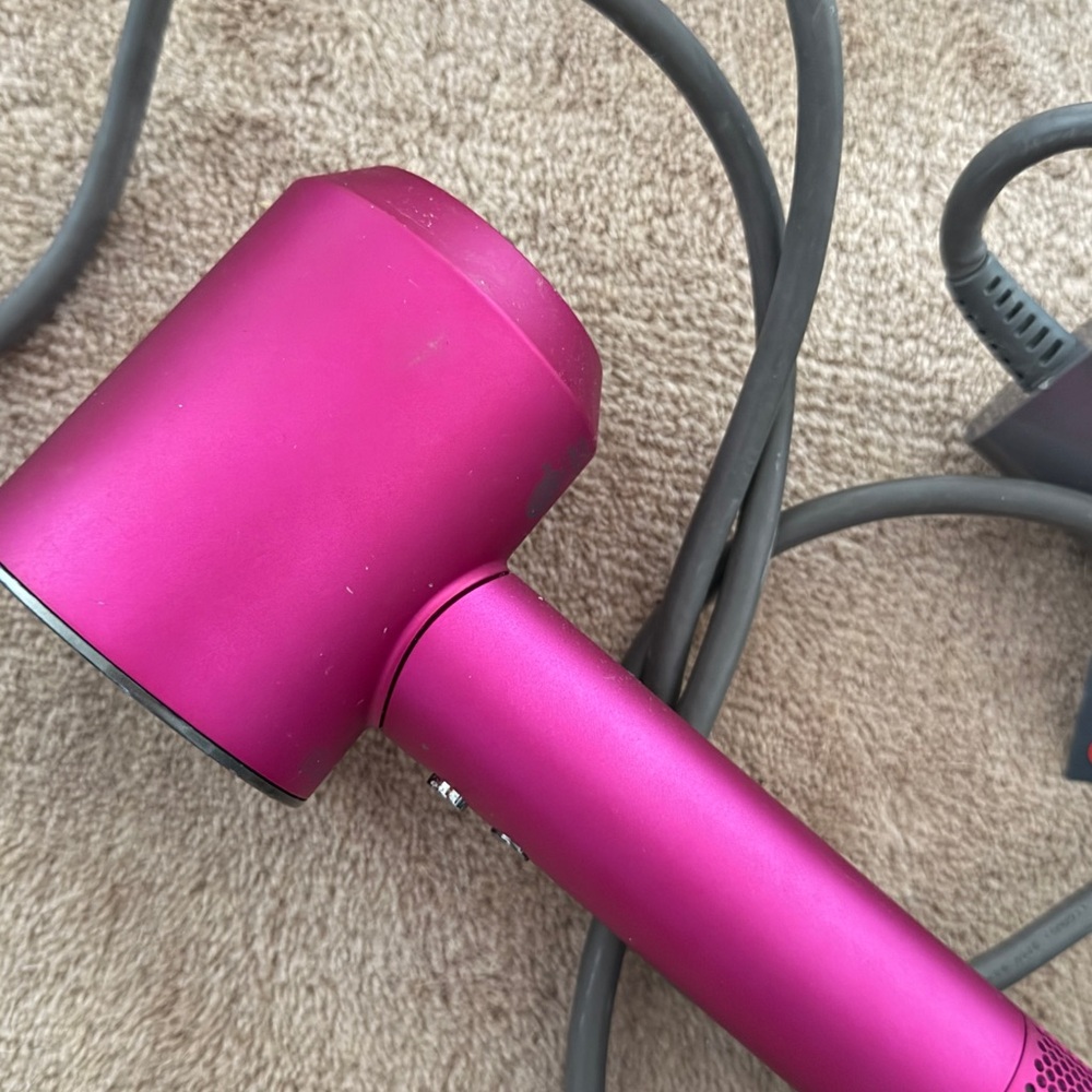 Dyson Supersonic Hair Dryer in Fuchsia with Attachments - Picture 3 of 6